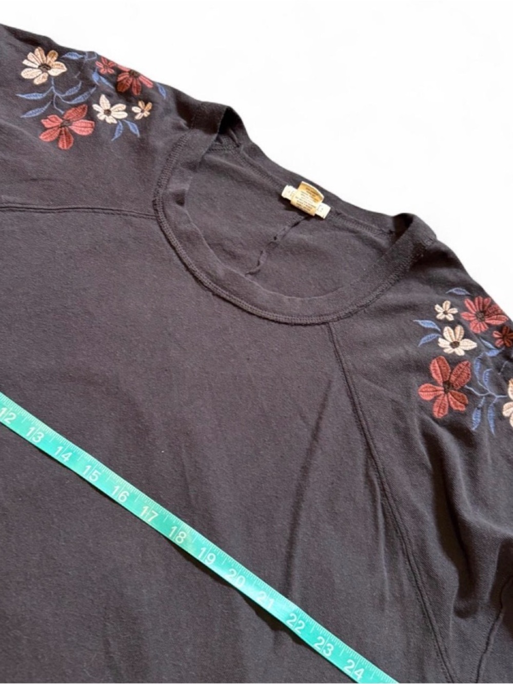Festi by Torrid black/gray short sleeve tee with floral embroidery Torrid Size 3 - Picture 9 of 9